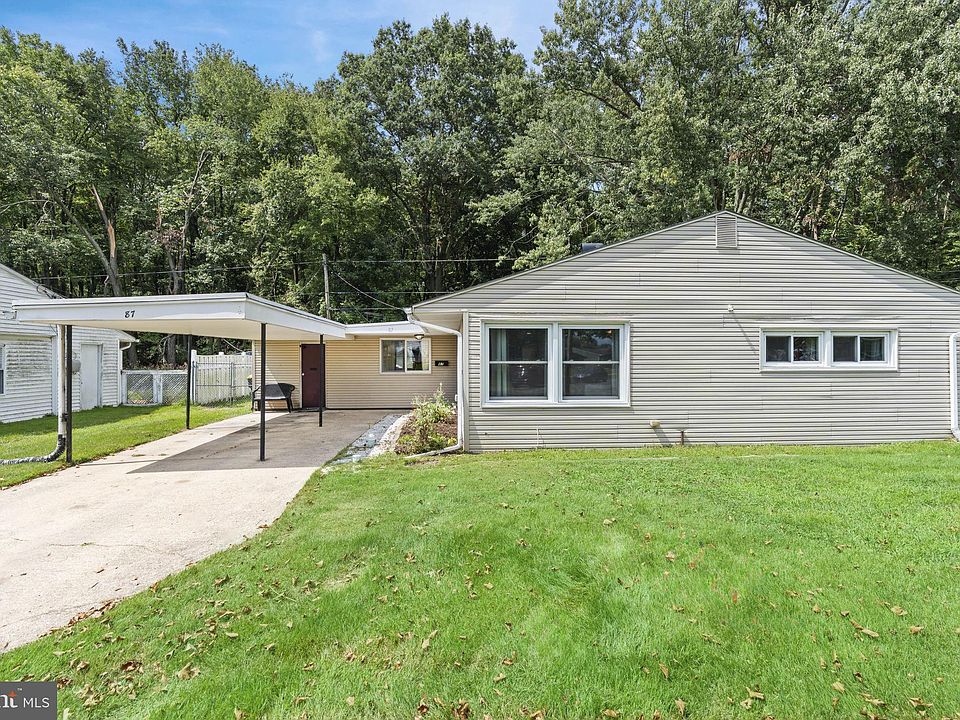 1st image of 87 Chaucer Dr