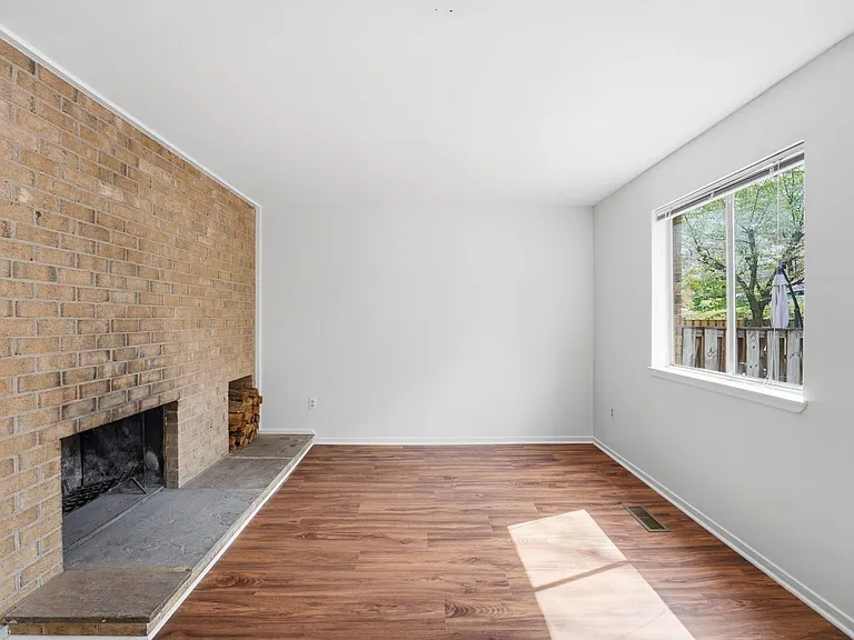1747 Cy Ct — Photo 6