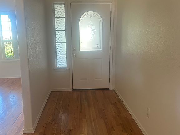 3rd image of 1460 Oxford Park Dr