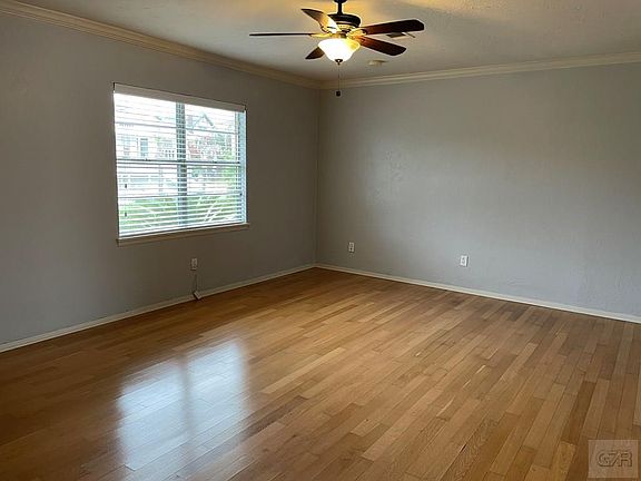 2nd image of 612 10th St