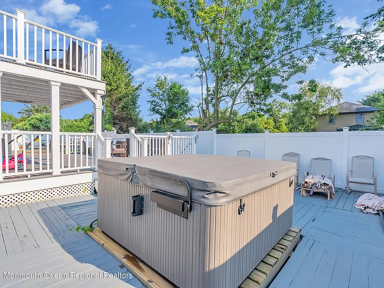 45 Roslyn Ct — Photo 30