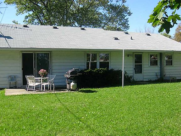 3rd image of 613 Sweetbriar Ave