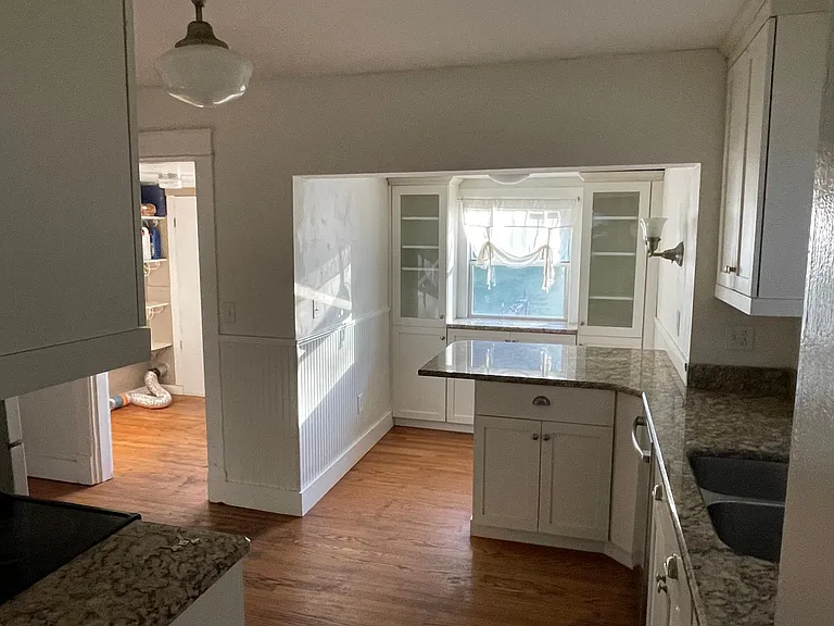 1004 Gillock St — Photo 7