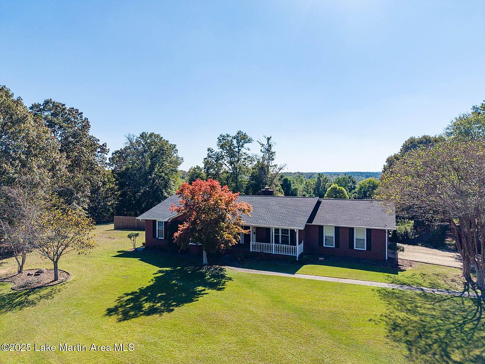 1st image of 530 Woodland Trce