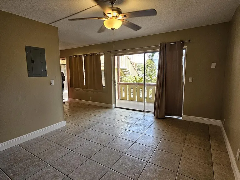 1200 Blue Heron Blvd W #5 — Photo 6