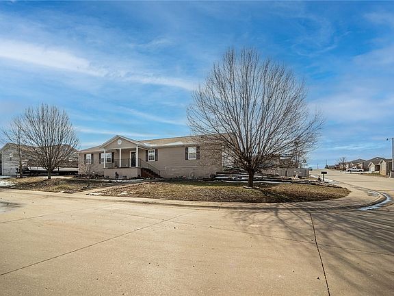 2nd image of 410 Paradise Heights Dr
