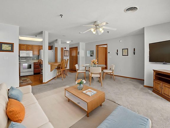 3rd image of 4125 Autumn Ridge Rd Unit 102