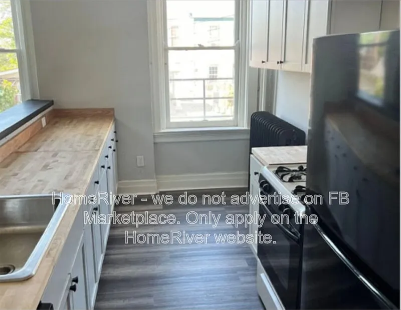 1 bed, 1.0 bath, $1,300 — Photo 3