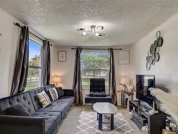 3rd image of 2902 Pershing St