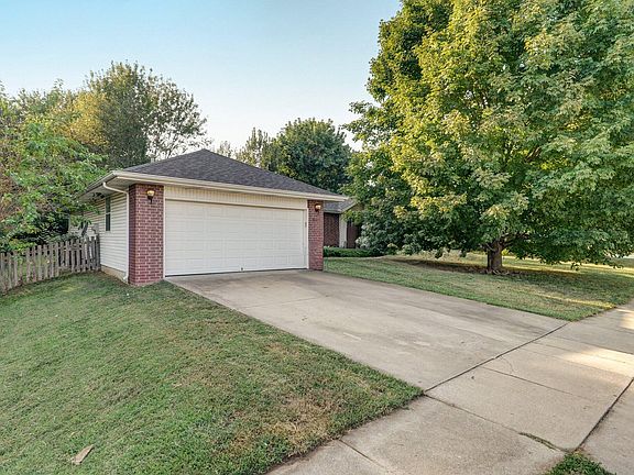 2nd image of 803 S Fountain Avenue