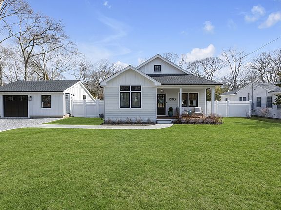 3rd image of 1305 Sigsbee Rd