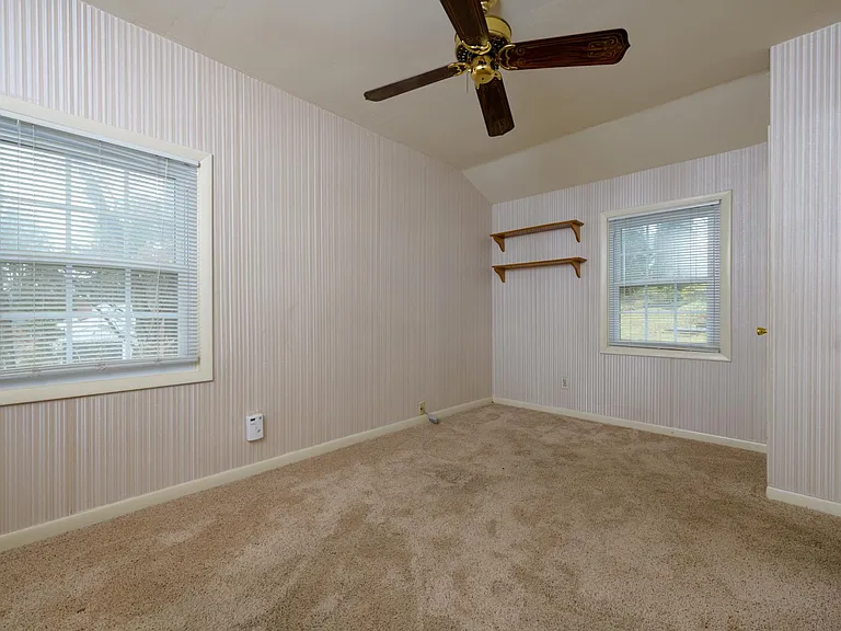 201 Pine Tree Rd — Photo 16