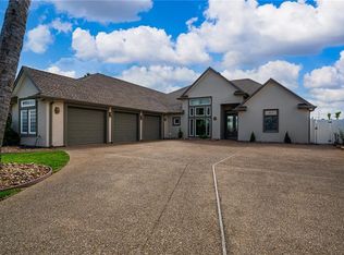 613 Porpoise Dr, Aransas Pass, TX 78336