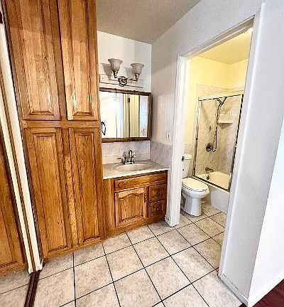 4th image of 670 Sylvan St APT 1