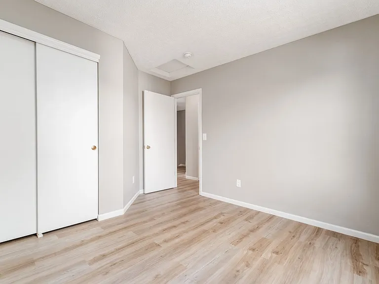 8446-1 Olenbrook Dr — Photo 28