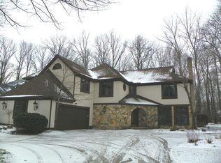 31135 Huntington Woods Pkwy, Bay Village, OH