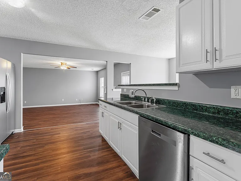 11925 Spring Lake Way — Photo 8