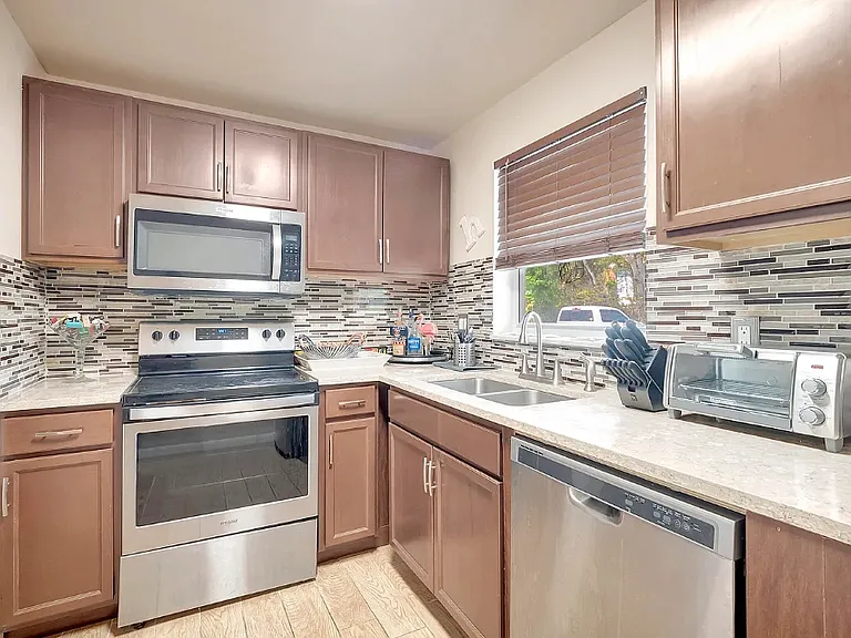 2463 W Chambers St #A1 — Photo 5