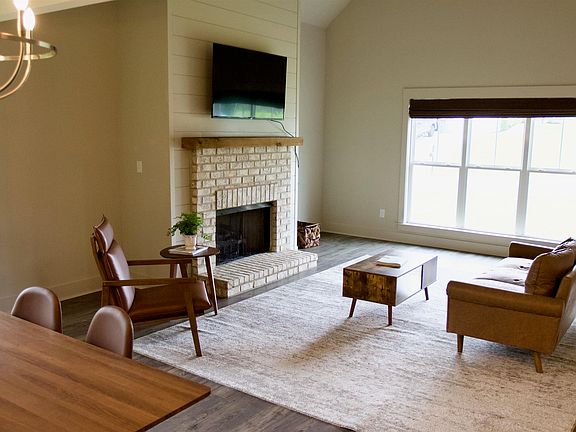 3rd image of 7048 Chatham Dr