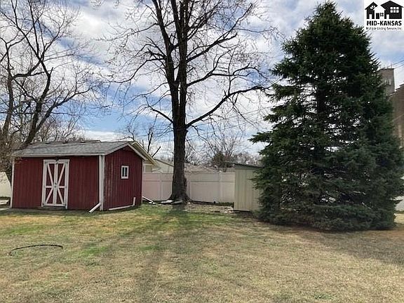 3rd image of 27 Meadowlark Ln