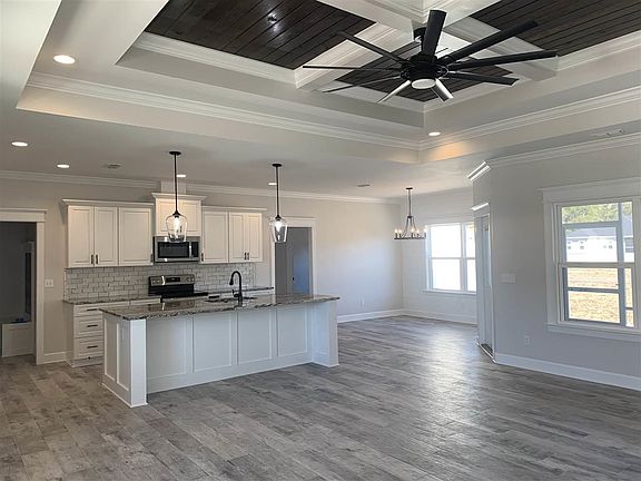 4th image of 73 Brooks Dr