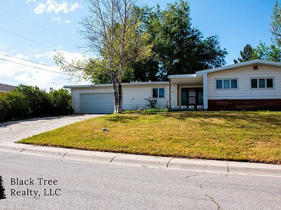 3rd image of 1115 Beaumont Dr