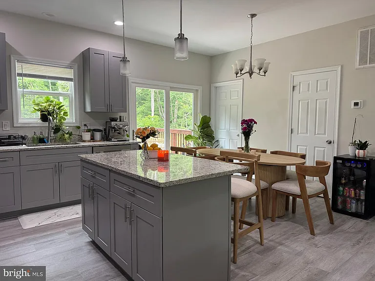 903 Albrough Blvd — Photo 24