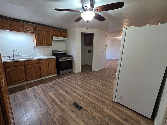 5th image of 2260 E Hearne Ave #A
