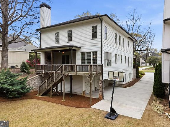 2nd image of 2041 Lee Rd SE