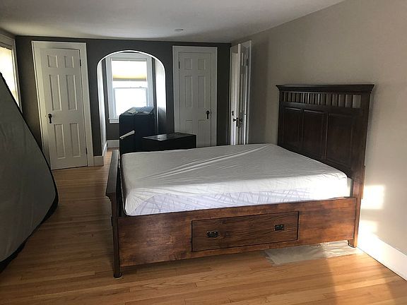 3rd image of 9 Bacon St