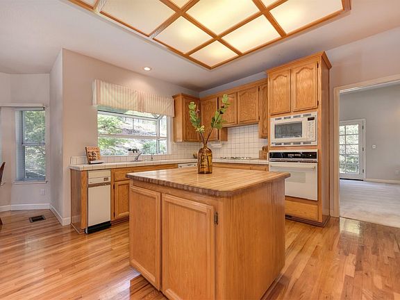 4th image of 2020 Moonstone Cir