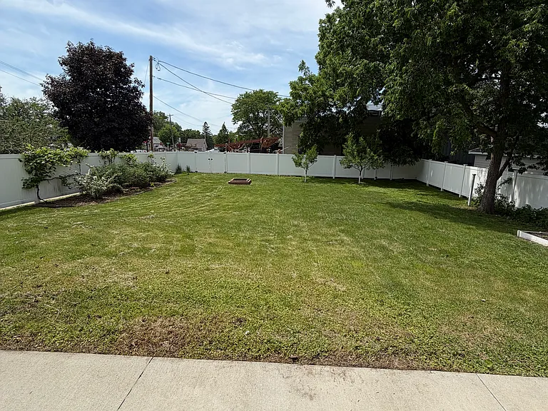 516 Washington St S — Photo 31