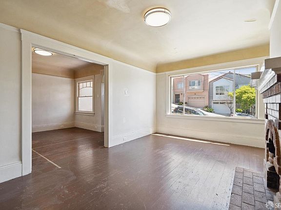5th image of 210 Dublin St