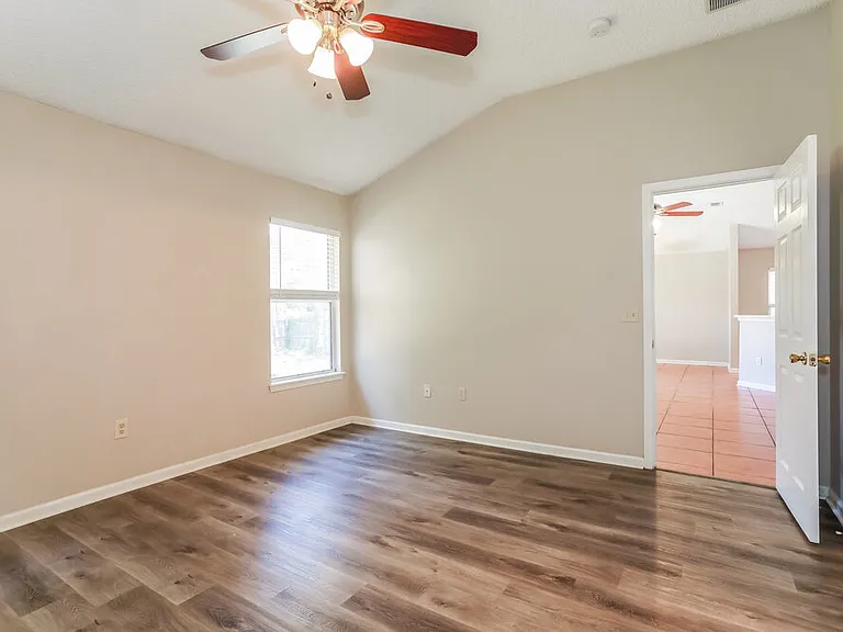8073 Leafcrest Dr — Photo 9