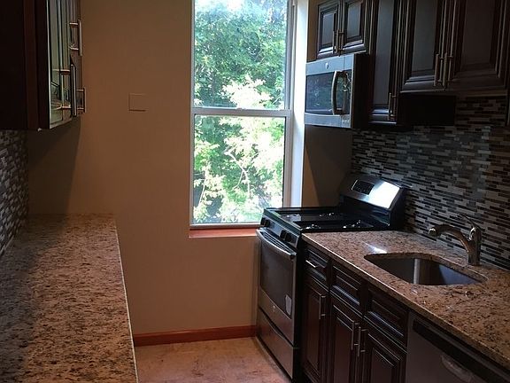 2nd image of 126 Jefferson St Floor 2