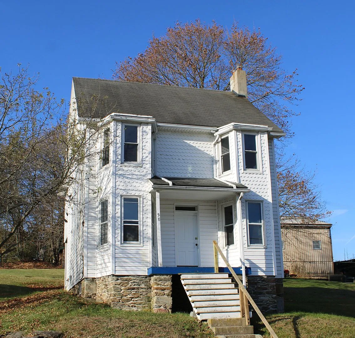 Classic Colonial Home Located in Felton — Photo 1