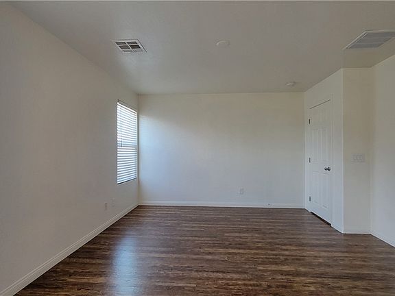 5th image of 386 Botanic Gardens Dr