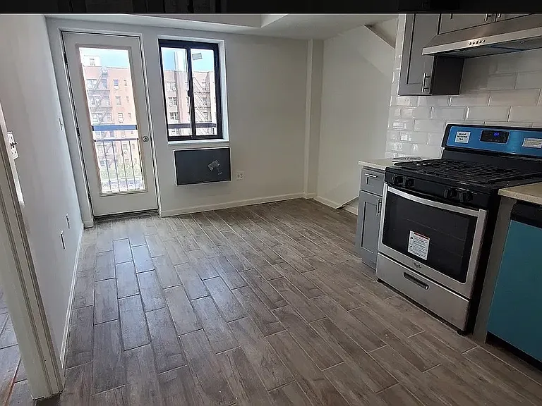 25-28 Broadway #6B — Photo 4