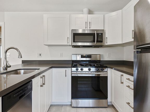 5th image of 490 42nd St Unit 6