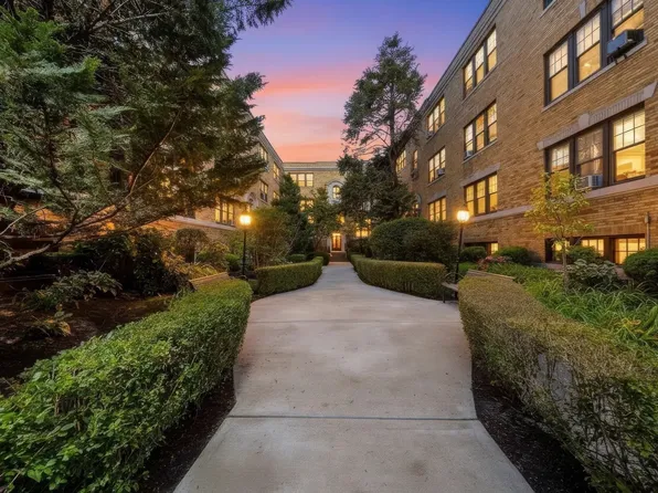 413 Washington St APT 4, Brookline, MA 02446