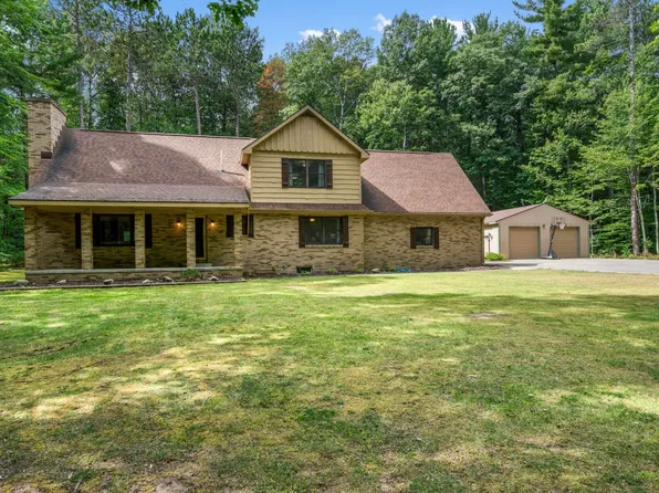 410 E Indian Woods Trl, Indian River, MI 49749