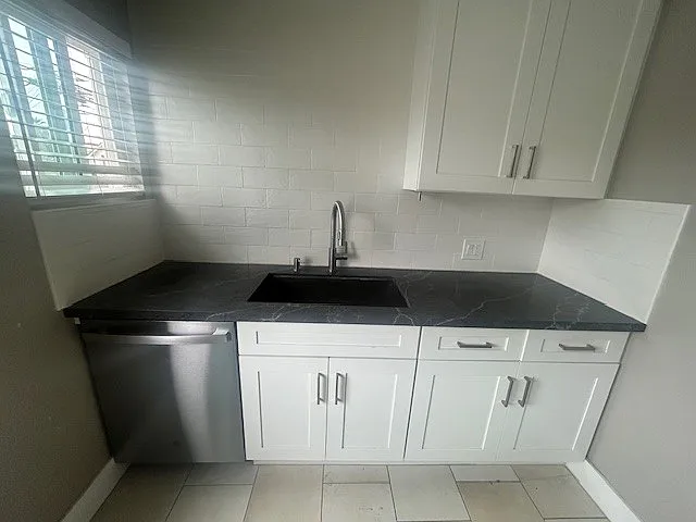 623 W 22nd St #3 — Photo 5