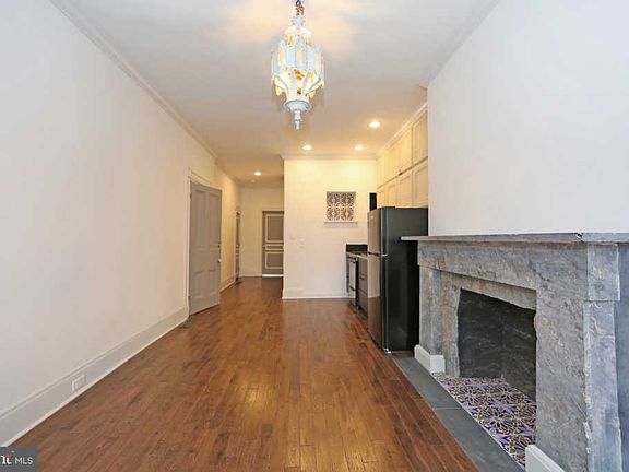 2nd image of 130 W Laurel St #1