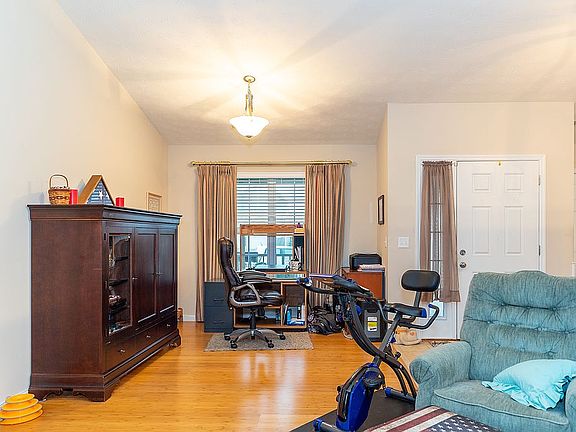 5th image of 4266 Bergamot Dr