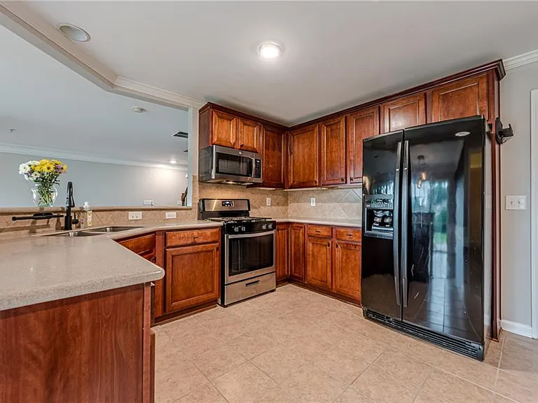 300 Balaban Cir — Photo 9