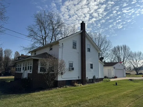 2592 Greensburg Rd, North Canton, OH 44720