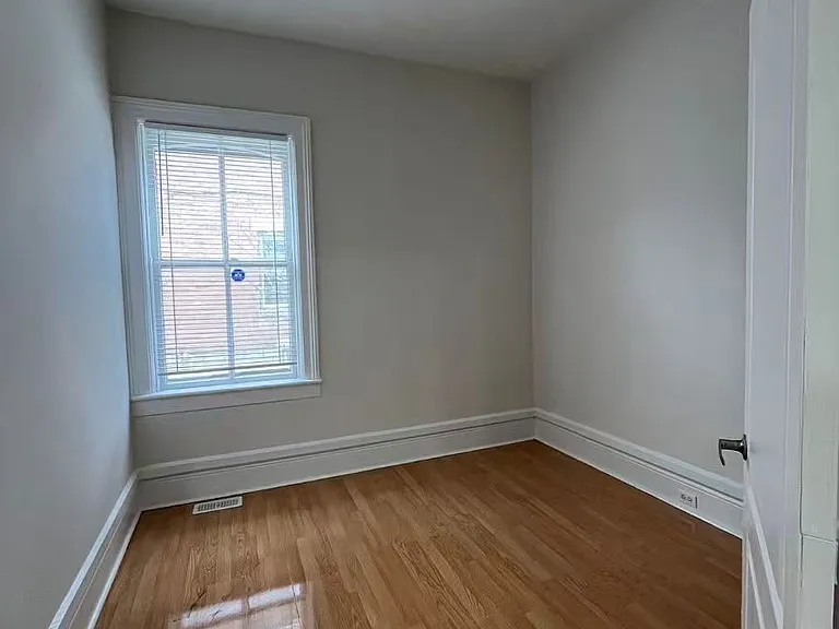 432 Charlotte St — Photo 9