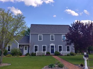 W6559 Rhinestone Ct, Greenville, WI 54942