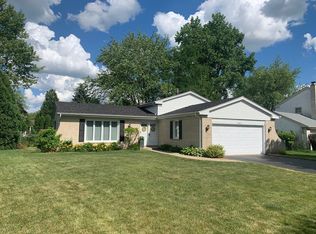 4041 Roslyn Rd, Downers Grove, IL 60515