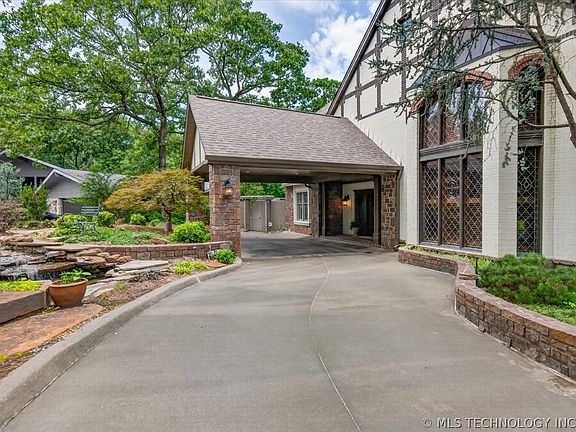 3rd image of 600 Brookhollow Ct